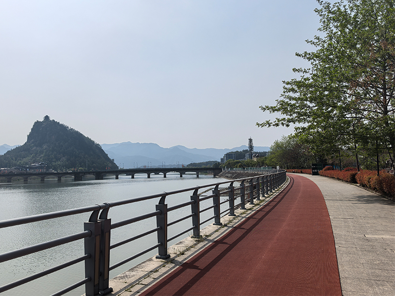 طريق سونغيانغ سونجين كريك في مدينة ليشوي